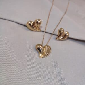 Conjunto Brinco e Colar Dourado Formato Coração