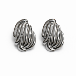 Brinco escultural orgânico texturizado em banho prateado LILLARA SEMIJOIAS