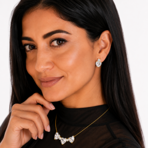 Conjunto Colar e Brinco Coração com Zircônias Incolor | Acabamento Dourado