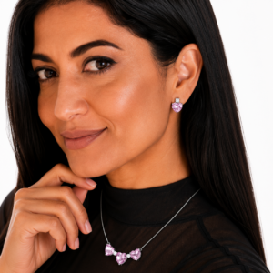 Conjunto Colar e Brinco Coração Rosa com Zircônias | Semijoia Prateada